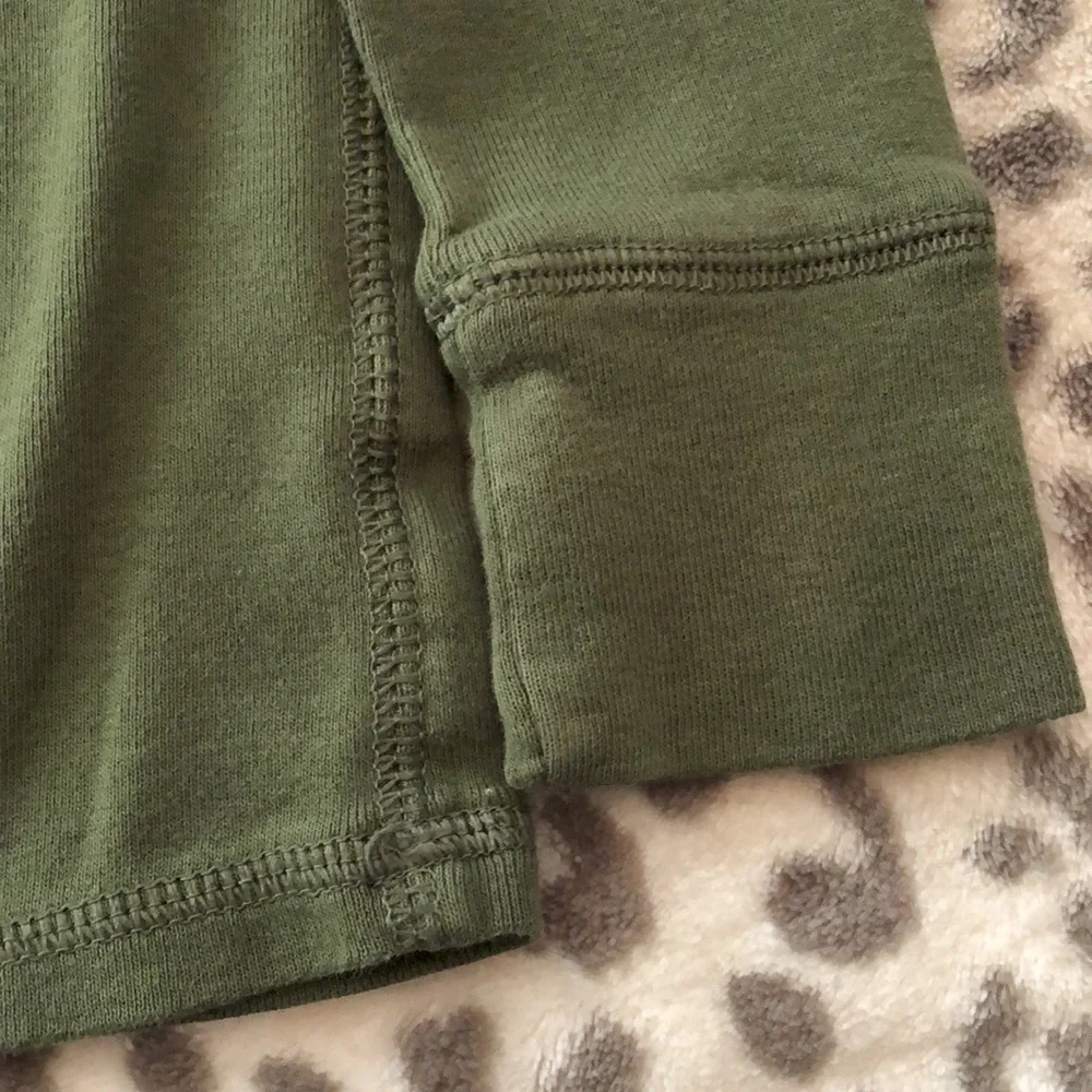 2007 babyGap Long Sleeve Graphic Top in Green Size 18-24 Months Toddler Girl